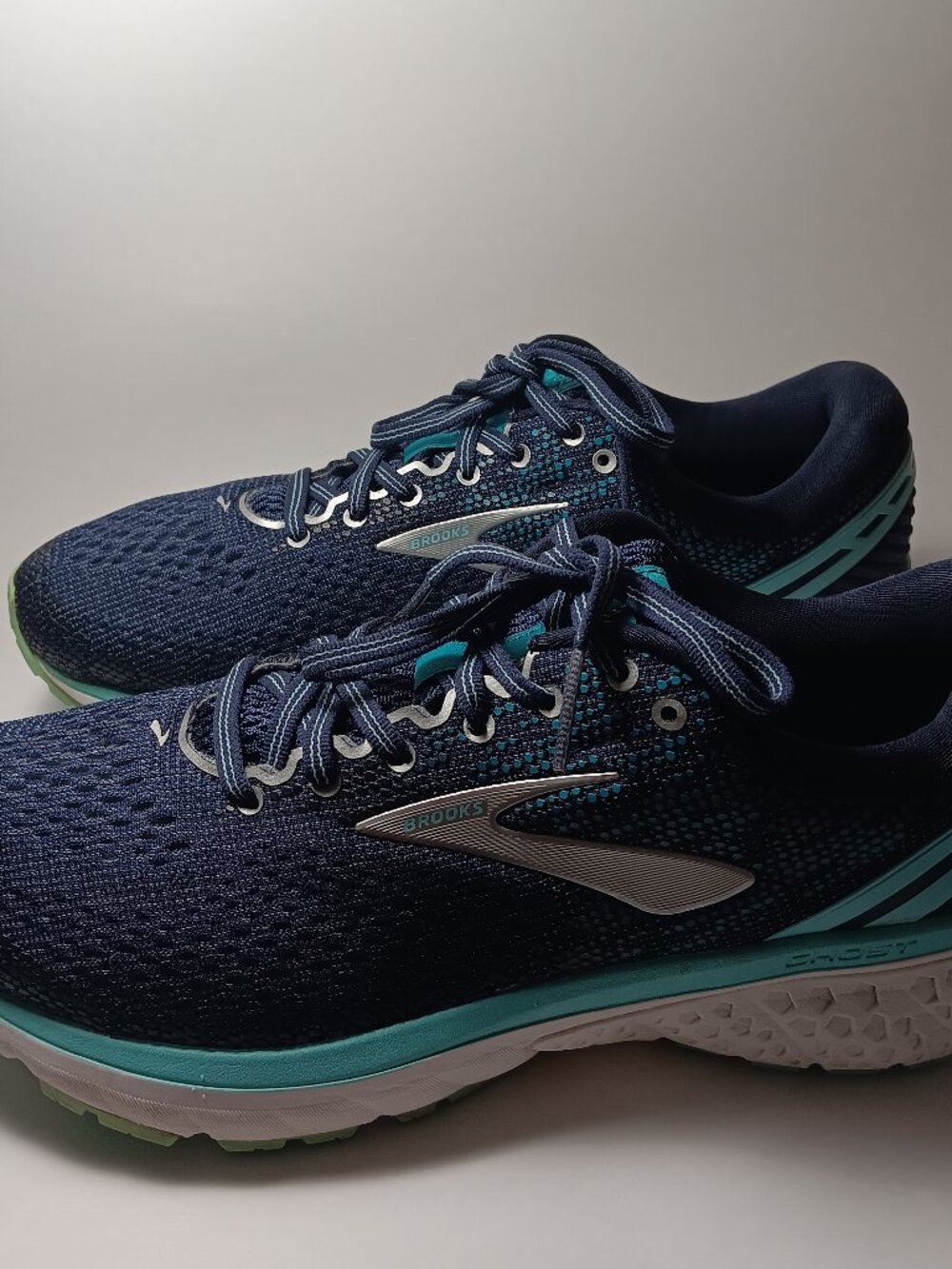 Brooks ghost 11 womens running shoes size 10.5 D blue teal DNA loft  1202771D493